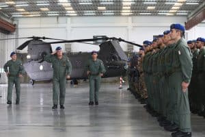 2. Il Comandante dell'AVES passa in rassegna allo schieramento