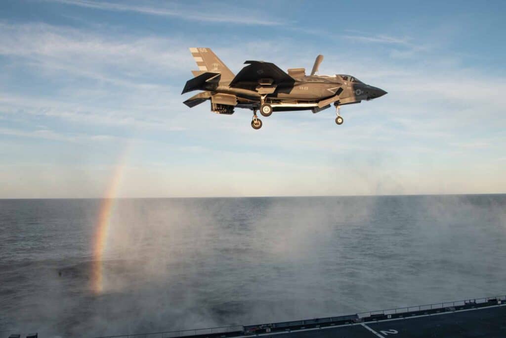 F-35B in appontaggio su portaerei Cavour