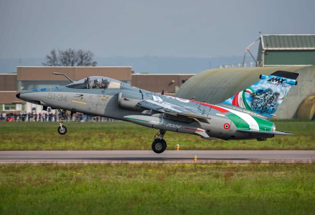 Aeronautica_dopo35_anni_si-congeda_jet_AMX_20240405-7