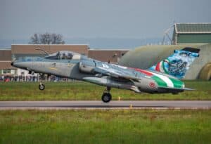 Aeronautica_dopo35_anni_si-congeda_jet_AMX_20240405-7