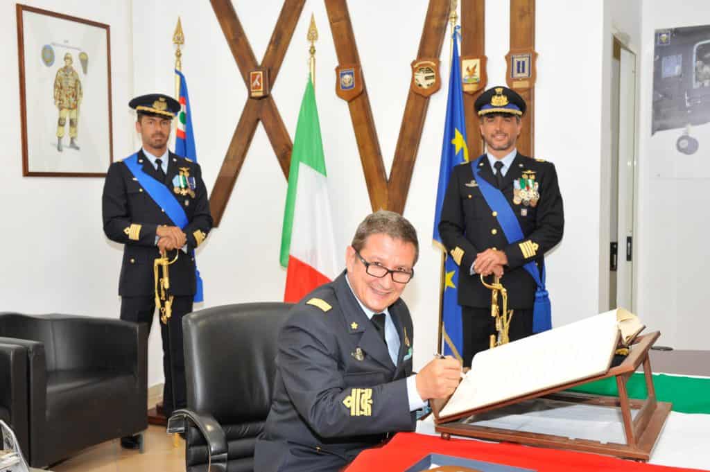 Firma Albo d'Onore da parte del Gen.D.A. Achille Cazzaniga