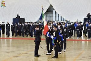 Gen.-Goretti-nuovo-Capo-di-SMA_Bandiera-da-Rosso-a-Goretti_