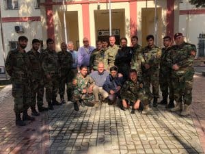I 13 frequentatori del corso di Spectrum Management insieme agli insegnanti e advisors di Resolute Support