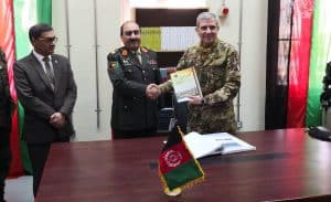 Il Generale Camporeale con il Comandante dell'ANAOA, Brigadier Generale Sharifi