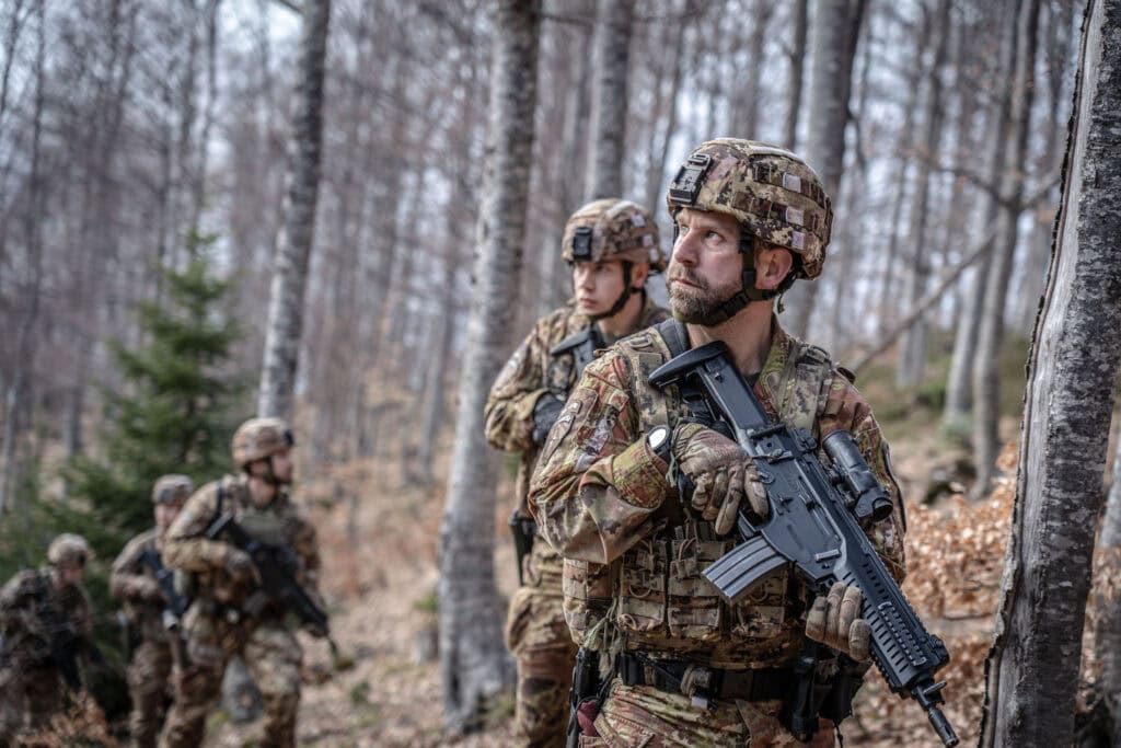 Il 183° “Nembo” svolge attivitá di monitoraggio nel sud del Kosovo
