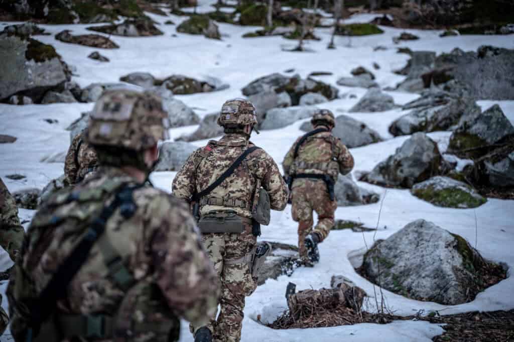 Il 183° “Nembo” svolge attivitá di monitoraggio nel sud del Kosovo