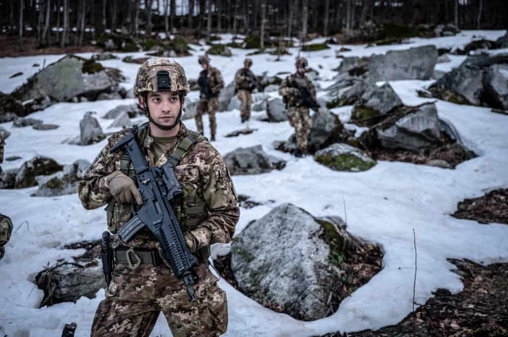 Il 183° “Nembo” svolge attivitá di monitoraggio nel sud del Kosovo