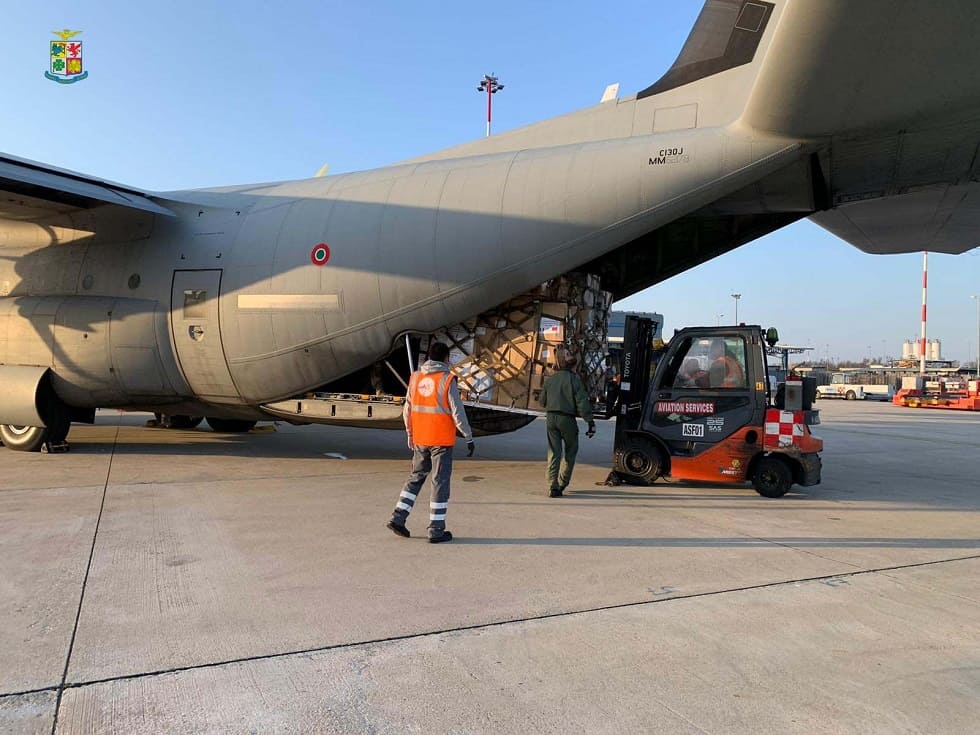 AERONAUTICA TRASPORTA MATERIALE SANITARIO