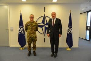 Incontro tra il comandante della missione KFOR Generale di Divisione Angelo Michele Ristuccia e il Vice Segretario Generale della NATO Mircea Geoanã